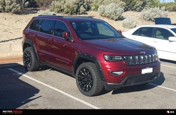 JEEP-GRAND-CHEROKEE-BATTLE-AXE-GLOSS-BLACK-MILLED-ACCENTS